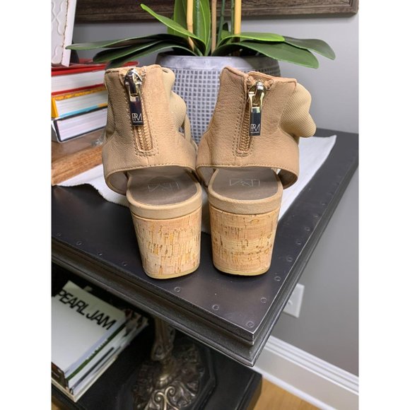 PELLE MODA Lilo Platform Wedge Sandal Latte Tan - Picture 9 of 9